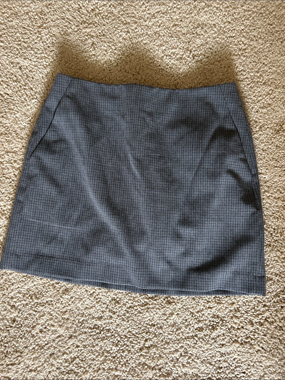 Uniqlo Classic Gray Mini Skirt - Clean A-Line Silhouette